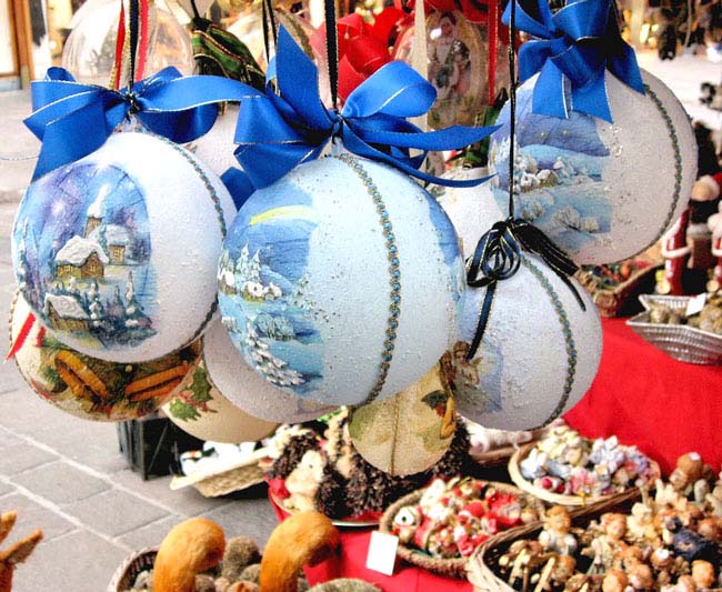 Mercatino delle opere del proprio ingegno Istituzione in via sperimentale nelle giornate del 9 16 23 29 dicembre 2012 e 5 gennaio 2013